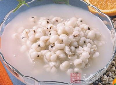 薏米粥是以薏米為材料加水煮成的粥