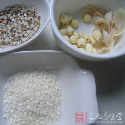 將薏苡仁洗淨