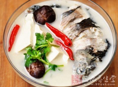 鲫魚豆腐湯是一道漢族名菜