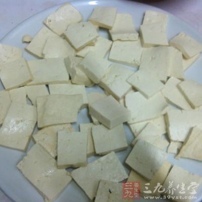 豆腐洗淨切成片狀
