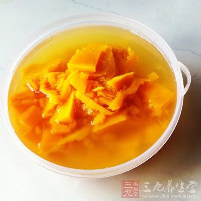 綠豆洗淨，用水泡半個小時