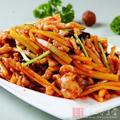 倒入魚香汁快速翻炒均勻即可 倒入魚香汁快速翻炒均勻即可