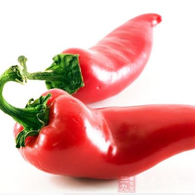 將鮮紅椒洗淨備用