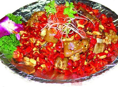 川菜口味清鮮醇濃並重，以善用麻辣調味著稱