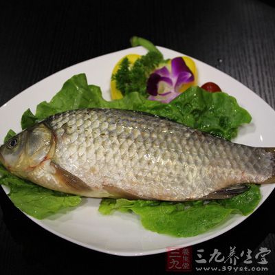 主料： 鮮鲫魚1條400克
