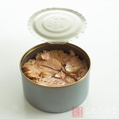 用料:米飯,金槍魚罐頭,海苔,蛋黃醬 用料:米飯,金槍魚罐頭,海苔,蛋黃醬