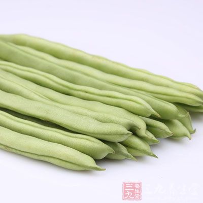 原料：四季豆，蒜一瓣，干辣椒兩個