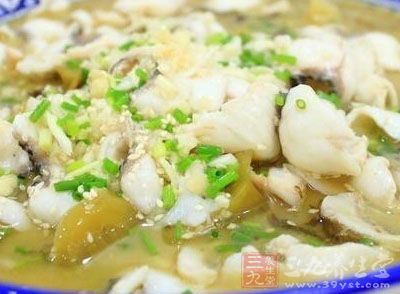 草魚、香菜、姜、蒜、干辣椒、食用油