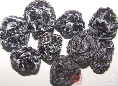 烏梅有解酒之效。如果肝髒衰弱，即使是少量的酒也會發生宿醉