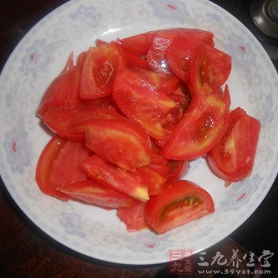 西紅柿在煸炒時一定要煸炒出紅油,這樣西紅柿才能入味更好吃 西紅柿在煸炒時一定要煸炒出紅油,這樣西紅柿才能入味更好吃