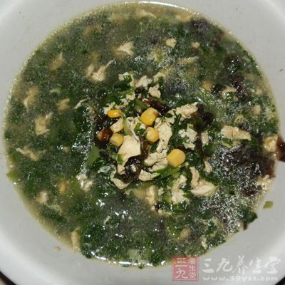 鍋中另加水，放入雞湯，涼水各適量，放鹽﹑料酒