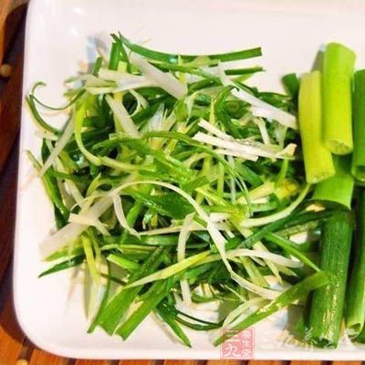 將青蔥洗淨