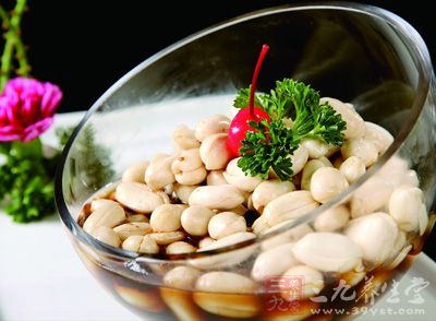 醋泡花生米有降壓、止血及降低膽固醇作用