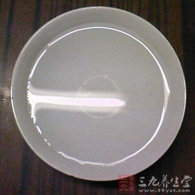總共攪入2碗水,每攪入少許就要充分攪拌吸收後再加下一次 總共攪入2碗水,每攪入少許就要充分攪拌吸收後再加下一次