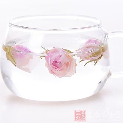 玫瑰花茶性質溫和，降火氣，可調理血氣