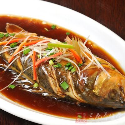 紅燒鲈魚的做法