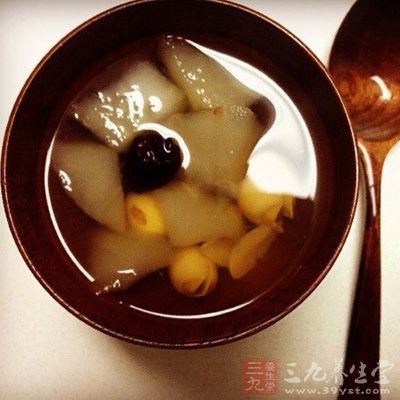 每天喝幾杯冰糖炖雪梨紅棗會有助於治療咳嗽