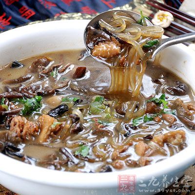 撒入少許鹽調味兒，即可出鍋