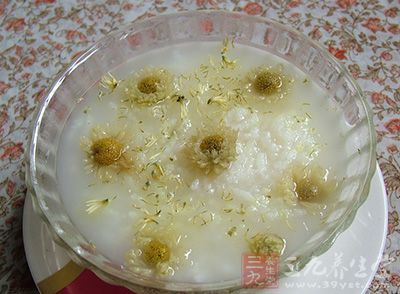 菊花末15克,粳米100克 菊花末15克,粳米100克