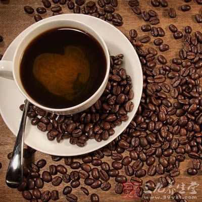 避免食用含咖啡因的飲料如咖啡