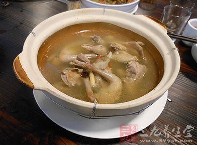 主料：鴿子，大紅棗，鹹肉數片