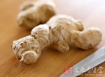 調料:姜10克,花椒5克,八角5克,澱粉(豌豆)10克,鹽5克,植物油50克 調料:姜10克,花椒5克,八角5克,澱粉(豌豆)10克,鹽5克,植物油50克