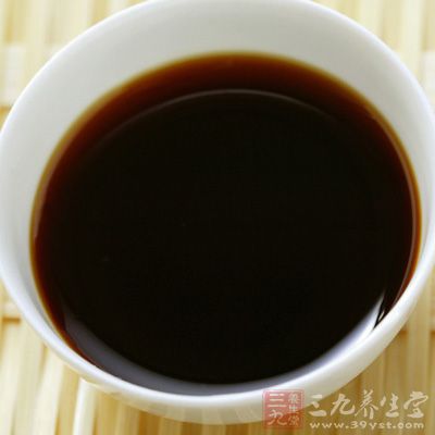 倒入適量醬油