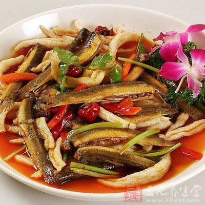 一盤紅燒泥鳅就做好了，如果喜歡湯就留湯多點