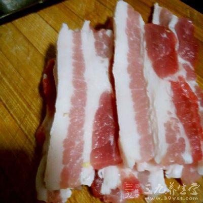 准備好切片的五花肉