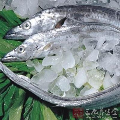 市場上有2種帶魚，冷凍的，和冰鮮的。我建議大家買冰鮮的帶魚