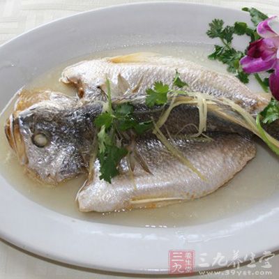 這樣蒸出來的魚不僅口感嫩滑,而且沒有腥味 這樣蒸出來的魚不僅口感嫩滑,而且沒有腥味
