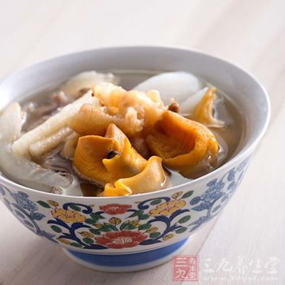 材料:花膠3兩、排骨8兩、黃黨(黨參)1兩、杞子2湯匙、淮山5片、姜5片、蔥1棵 材料:花膠3兩、排骨8兩、黃黨(黨參)1兩、杞子2湯匙、淮山5片、姜5片、蔥1棵