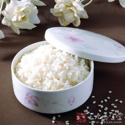中：一小碗米飯