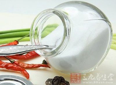 輔料:食鹽適量、雞精少許、蔥5克、姜5克、蒜5克、白糖2克、植物油適量 輔料:食鹽適量、雞精少許、蔥5克、姜5克、蒜5克、白糖2克、植物油適量
