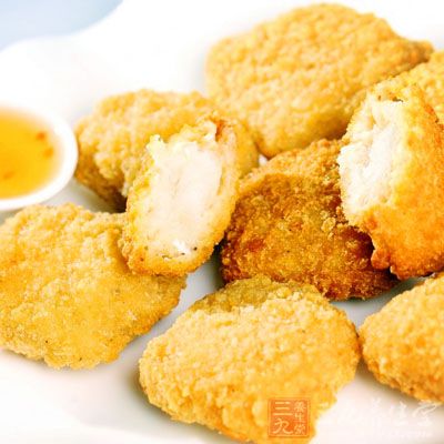 在銀鳕魚表面塗薄薄沾一層澱粉