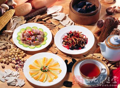 藥膳，簡而言之就是藥材與食材相配伍而做成的美食