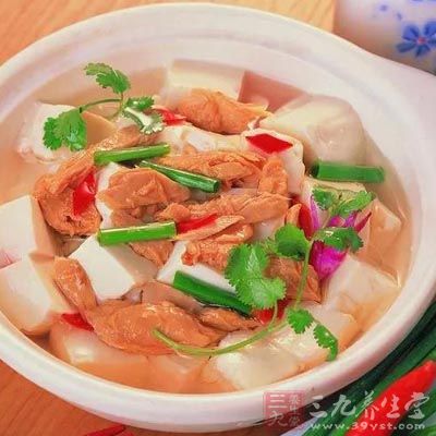 用金槍魚做豆腐羹