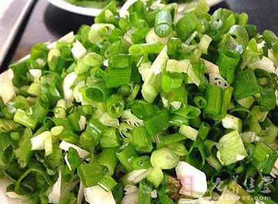 輔料:蒜沫適量,蔥沫適量 輔料:蒜沫適量,蔥沫適量