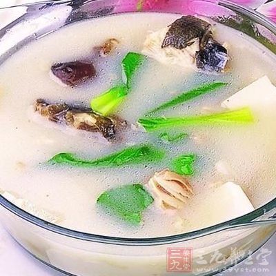 調入鹽,放入豆腐繼續煮3分鐘即可 調入鹽,放入豆腐繼續煮3分鐘即可