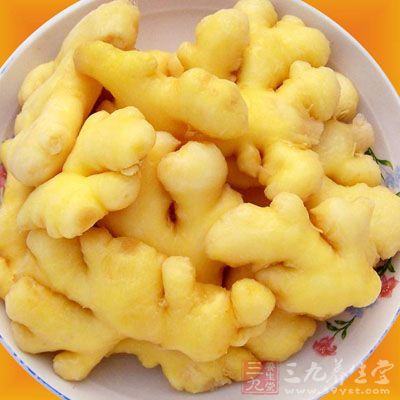 蒸魚頭時放了大量的泡姜,所以不需要另外加生姜 蒸魚頭時放了大量的泡姜,所以不需要另外加生姜