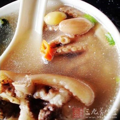 此章魚干豬腳姜湯還健腰膝，所以中年婦女腰酸背疼者，可以適用