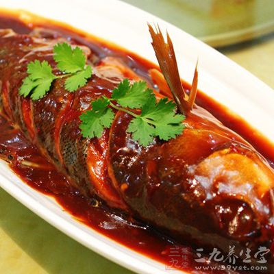燒好的鯉魚，味道甜鹹，非常鮮美