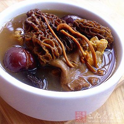 炖至排骨酥爛脫骨時，轉大火收干湯汁，撒蔥花即可出鍋