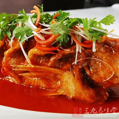 材料：鯉魚、生抽、糖、醋、料酒、澱粉、面粉