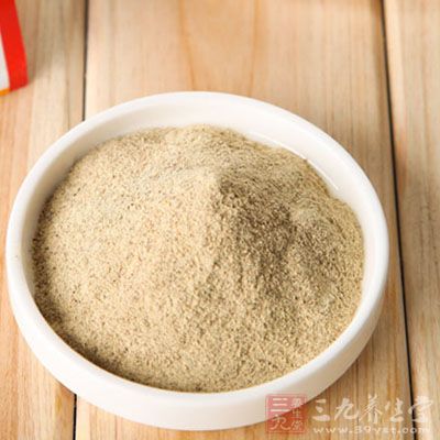 灑入胡椒粉,蔥段即可出鍋 灑入胡椒粉,蔥段即可出鍋