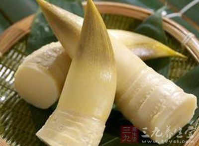輔料:冬筍(1個)、香菇(2個)、豌豆(20克)、蝦仁(50克) 輔料:冬筍(1個)、香菇(2個)、豌豆(20克)、蝦仁(50克)