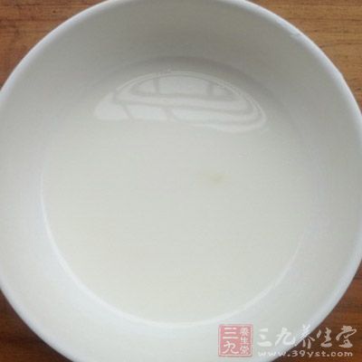 倒入水澱粉小半碗,拌勻後加小半勺鹽,再次煮開即可關火 倒入水澱粉小半碗,拌勻後加小半勺鹽,再次煮開即可關火