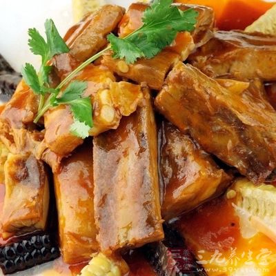 魔芋燒排骨材料：排骨，料酒，姜蒜，魔芋，干辣椒