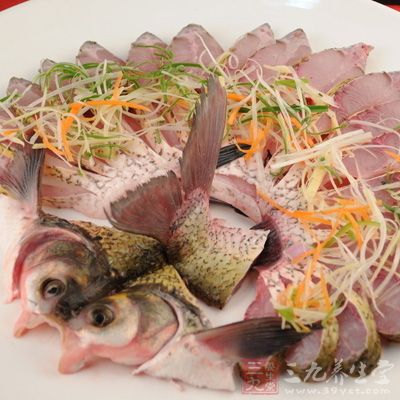 鳊魚肉細嫩肥美，小魚刺多，大魚刺少