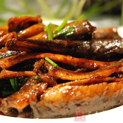 色澤美觀，魚肉鮮香，淡菜軟嫩，營養滋補
